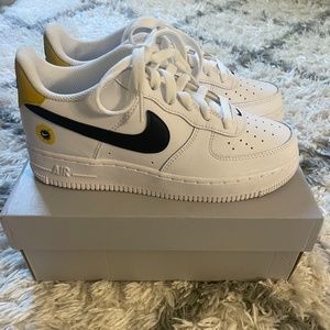 Size 5 -  women's Air force 1VB (GS) Have a nike day